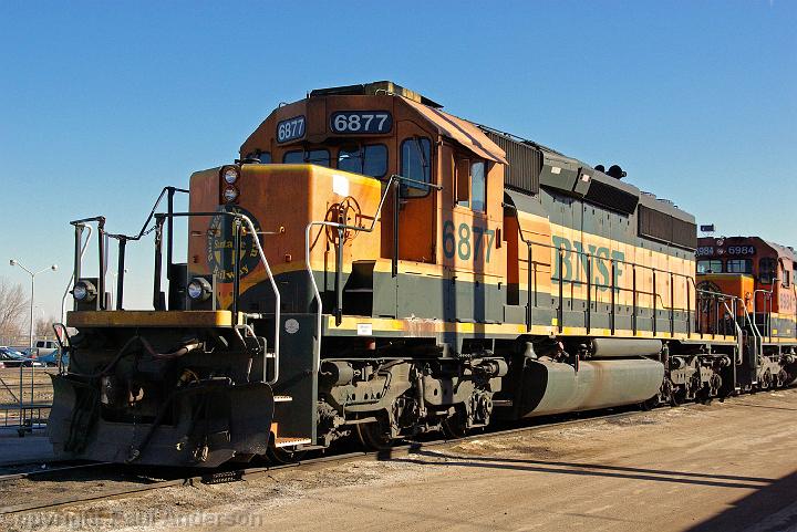 BNSF 6877 - SD40-2.jpg